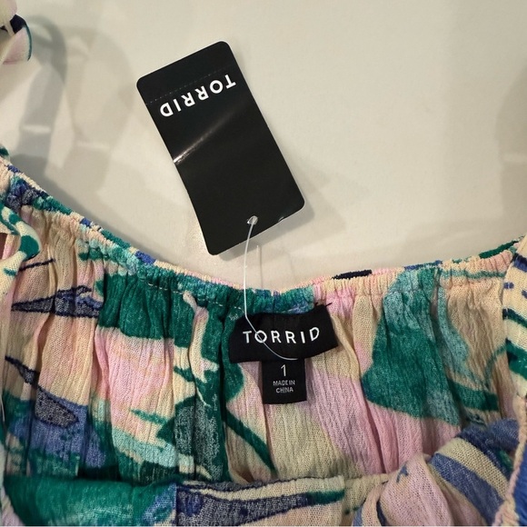 Torrid NWT Crinkle Gauze Cold Shoulder Top Womens 1 Pink/Green Tropical Palm - Picture 5 of 9